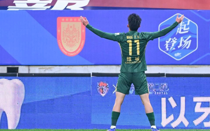 19岁国足潜力新星赛后拒绝采访引发舆论热议，球